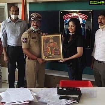Poonam Kaur Instagram - देह शिवा बर मोहे ईहे, शुभ कर्मन ते कभुं न टरूं न डरौं अरि सौं जब जाय लड़ौं, निश्चय कर अपनी जीत करौं #gurugobindsinghji , personalities like #vcsajjanar remind me of #gurugobindsinghji .... the real #hero