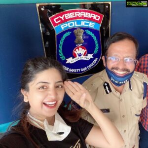 Poonam Kaur Instagram - God gives me opportunities to meet my favourite people .... 100 customised masks named #hero given to #vcsajjanar garu for his commendable work previous .... now and forever ... I would like to thank @cyberabadpolice for accepting this ...for u and all my #police brothers you all are real #hero’s .... I shall pray for your safety too ... #staysafeathome  thank u @mahi.illindra for making it possible wish u good luck for all endeavours... thank u @deddimaag for making it cost to cost in such need times ... love all the masks u made ... #vcsajjanar sir reminds me of my #guru #gurugobindsinghji ....