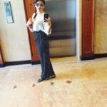 Poonam Kaur Instagram - What I like 70s ( never live some one else’s dream so much that u forget ur own ) #mondaymotivation Novotel Mumbai Juhu Beach