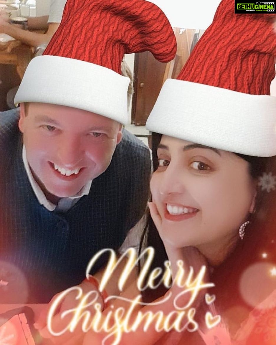 Poonam Kaur Instagram - A pre x’mas 🎉 with @andrew007uk .... special person with a beautiful heart n inspiring story of his own .... have a great one ..... special love to the Buddhist back home 🏡 ❤️❤️❤️❤️❤️❤️❤️ #merrychristmas2019