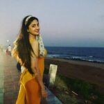 Poonam Kaur Instagram - #candid #today .....again ran outside to look at the moon n it’s beautiful reflection on the sea .....❤️ all that I love .... #poonamkaur