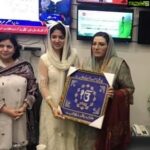 Poonam Kaur Instagram - It’s important to have #gratitude for good things which happen in life .... Sikh community is happy for #Kartarpur .... in the good bye gesture ... I presented momento of #ekonkar handcrafted by own #Indian #craftsmen to #firdouzaashiqawan the highly intellectual minister of the neibouring country . I pray may there be harmony between the religions and all common people live in harmony . “Waheguru ji ka Khalsa, waheguru ji ki Fateh “ . Special thanks to our beloved and most respected PRIME MINISTER MODI JI for making this happen .