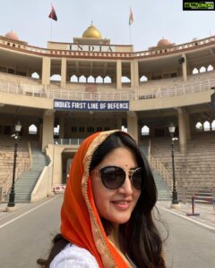 Poonam Kaur Instagram - A dream is coming true ...... crossing the #wagahborder for #interfaith #love #peace #humanity for #550thprakashpurb #gurunanakdevji #hindustan #pakistan ( bucket list ticked in a big way) “ waheguru ji ka Khalsa waheguru ji ki Fateh “