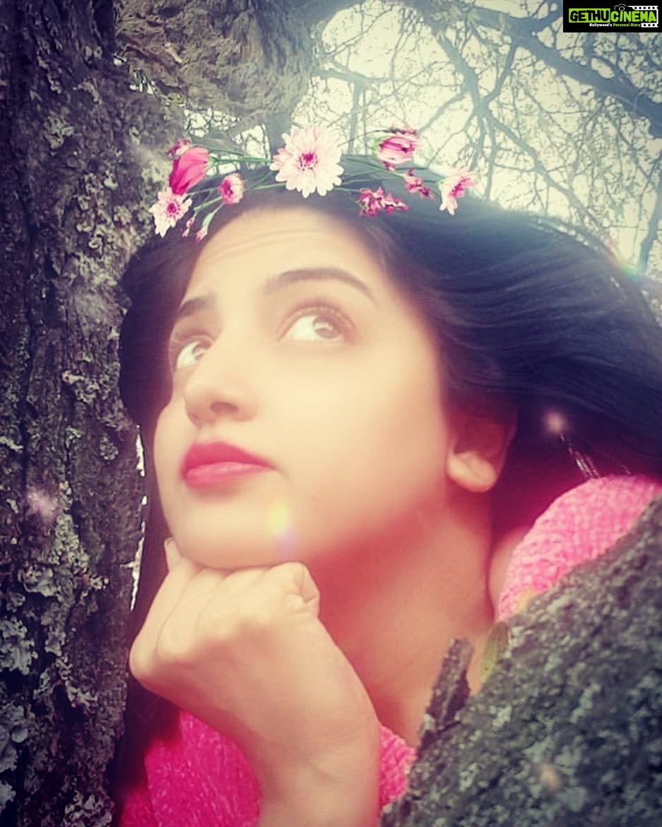 Poonam Kaur Instagram - #wondering the #filmy way .....
