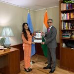 Poonam Kaur Instagram - “ be the change you want to see in the world “ .... presented the momento of #peace to respected ambassador of India 🇮🇳 respresenting us in the @unitednations ..... this incredible moment of being present for #gandhi150 at #uno being able to share ideas of peaceful living will remain closest to my heart for ever .... there is so much to write but let me just say ... thank u maa , thank u god , thank @unitednations , thank u guru , thank u #bhramakumaris ..... #syedakbaruddin India at UN (Permanent Mission of India to the United Nations, New York)
