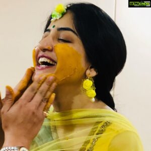 Poonam Kaur Instagram - #haldiceremony “ absolutely love #Indian traditions “ 1. Auspicious
Turmeric is considered extremely auspicious for Hindu rituals. There’s a role for turmeric in every ritual as it signifies purity, fertility and good health.
2. Divine Glow
Turmeric is extremely good for the skin. It gives the skin a healthy glow and ensures the bride and the groom look fresh during the most important occasion of their lives. The beautification property of haldi makes the haldi ceremony an important ritual in Indian weddings.
3. Relaxes the Mind
Massaging the ubtan onto the skin relaxes the body and takes the mind off the tension. It also has an antioxidant called curcumin that acts as a mild counter to depression and anxiety which helps the bride and the groom stay calm for the wedding.
4. Purifies the Body and Soul
Turmeric is considered a cleanser and a purifier both literally and symbolically. As the bride and the groom take a step towards the new beginning, the haldi ceremony is a purifying ritual.
5. Peace and Prosperity
The colour yellow is indeed associated with new beginnings, peace and happiness. It is considered an auspicious colour after the colour red in Indian culture. In the ceremony, the bride and groom are made to wear yellow clothes to invite peace and prosperity in their married life.
6. Blessings
The ritual is meant to prepare the bride and groom for the wedding. The ceremony ends with the elders blessing the bride and the groom as they prepare themselves for the new beginning. It is also meant to help them relax.
The occasion is an intimate affair celebrated during the day, with only close family members and friends taking part in the ritual. �