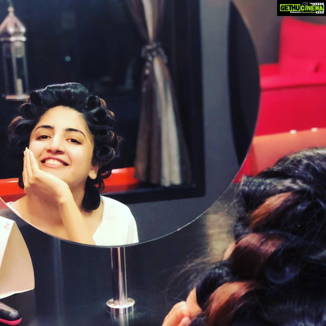 Poonam Kaur Instagram - All smiles for 300k love !!!
