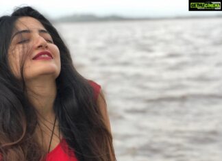 Poonam Kaur Instagram - Inhale everything exhale #love .......#mondaymotivation #poonamkaur