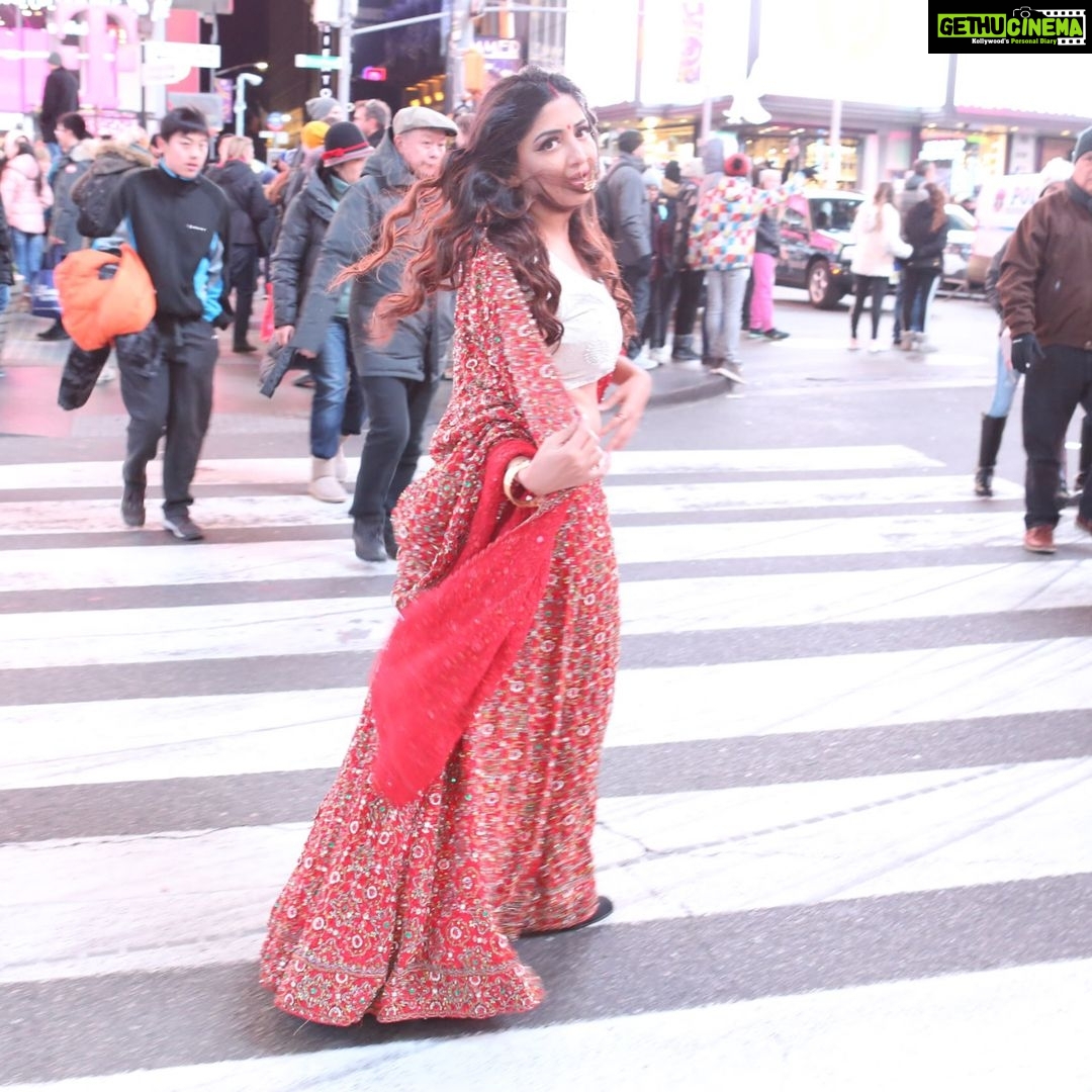 Poonam Kaur Instagram - When I roamed around on the streets of #newyork #timessquare as a #bride .... this was super fun ❤️❤️❤️❤️!