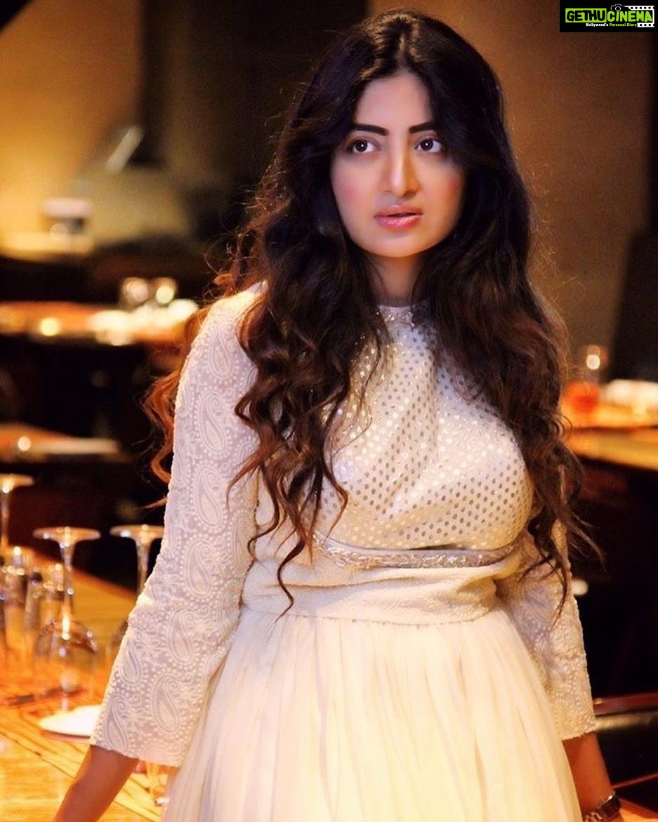 Poonam Kaur Instagram - May be I am nervous.... may be i am not ..... @vclicksphactoryofficial thank u for capturing this mood .... @emraanartistry god bless u always ! #poonamkaur Kangan, the Westin Hyderabad Mindspace