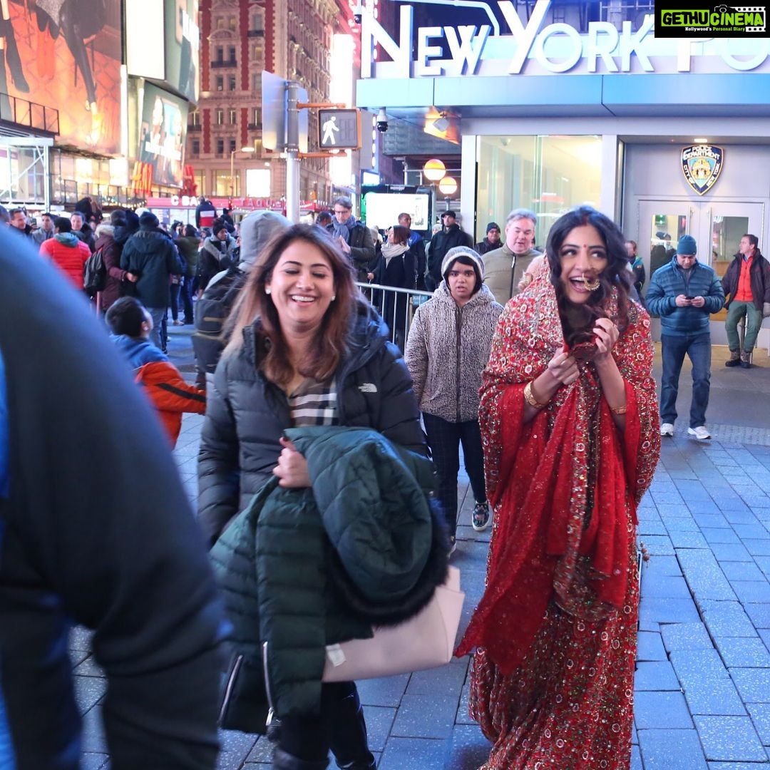 Poonam Kaur Instagram - When I roamed around on the streets of #newyork #timessquare as a #bride .... this was super fun ❤️❤️❤️❤️!