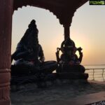 Poonam Kaur Instagram - Looking at the sun giving aura to Ganesha idol during sunset .....