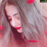 Poonam Kaur Instagram - ❤️️ zindagi k tajurbon ko apni muskurahat mein badalna mat bhuliyega ..... rona toh unhey chahiye jinka zameer mar chuka ho !!