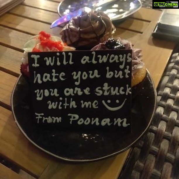 Poonam Kaur Instagram - Cake for my bestie .... 💃🏻💃🏻💃🏻💃🏻💃🏻💃🏻💃🏻💃🏻💃🏻
