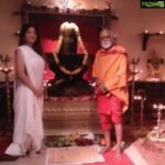Poonam Kaur Instagram - One of the most delightful moments ....How life comes in a circle .....he knows me as mad little kid jumping around his house .... may b one day I will b able to live up to expectations they had on me as an actor .....guru #bhikshu Garu.... #arunabhikshu n mahati are missing here .....#gratitude #god #grace #shiva