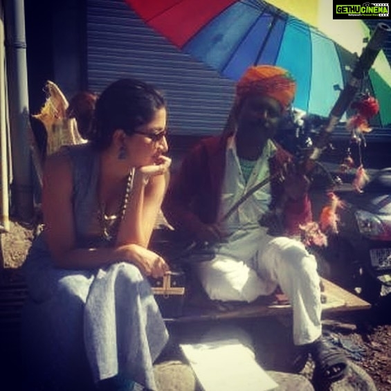 Poonam Kaur Instagram - Only soulful music could stop me in between rush hour ....he was playing " mein tenu samjhawan ki .......