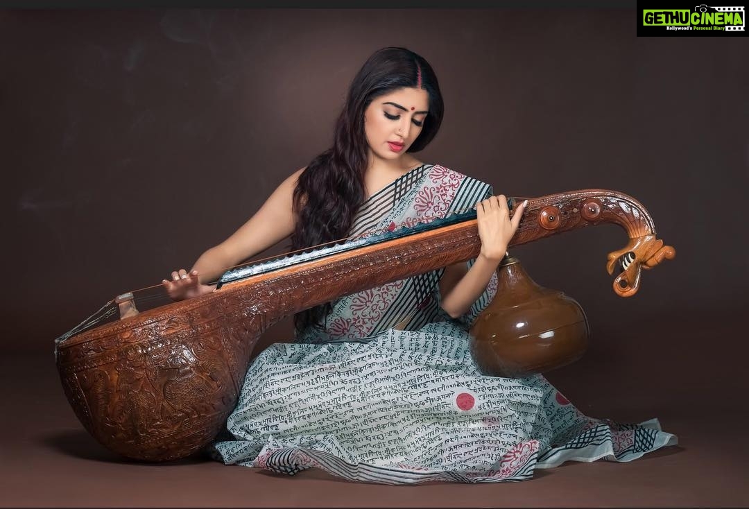 Poonam Kaur Instagram - Love is divine!!!! #poonamkaur