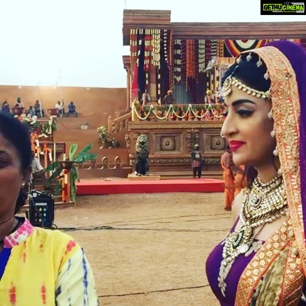 Poonam Kaur Instagram - Look at this little cute baby who was pulling dress n jewellery all the while and then very sweetly came to say " sorry " so cutely .... ❤️❤️❤️❤️ on the sets of #swarnakhadgam