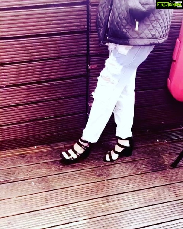 Poonam Kaur Instagram - And sometimes u gotta chill out .... the way u want to....#londondiaries #happysunday