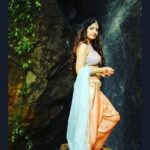 Poonam Kaur Instagram - A Queen knows how to build her empire with the same stones that were thrown at her. 💃🏻💃🏻💃🏻💃🏻💃🏻💃🏻#poonamkaur #vindhyavati #swarnakhadgam #arkamedia #etv @satyayata #queendiaries #pkqueen