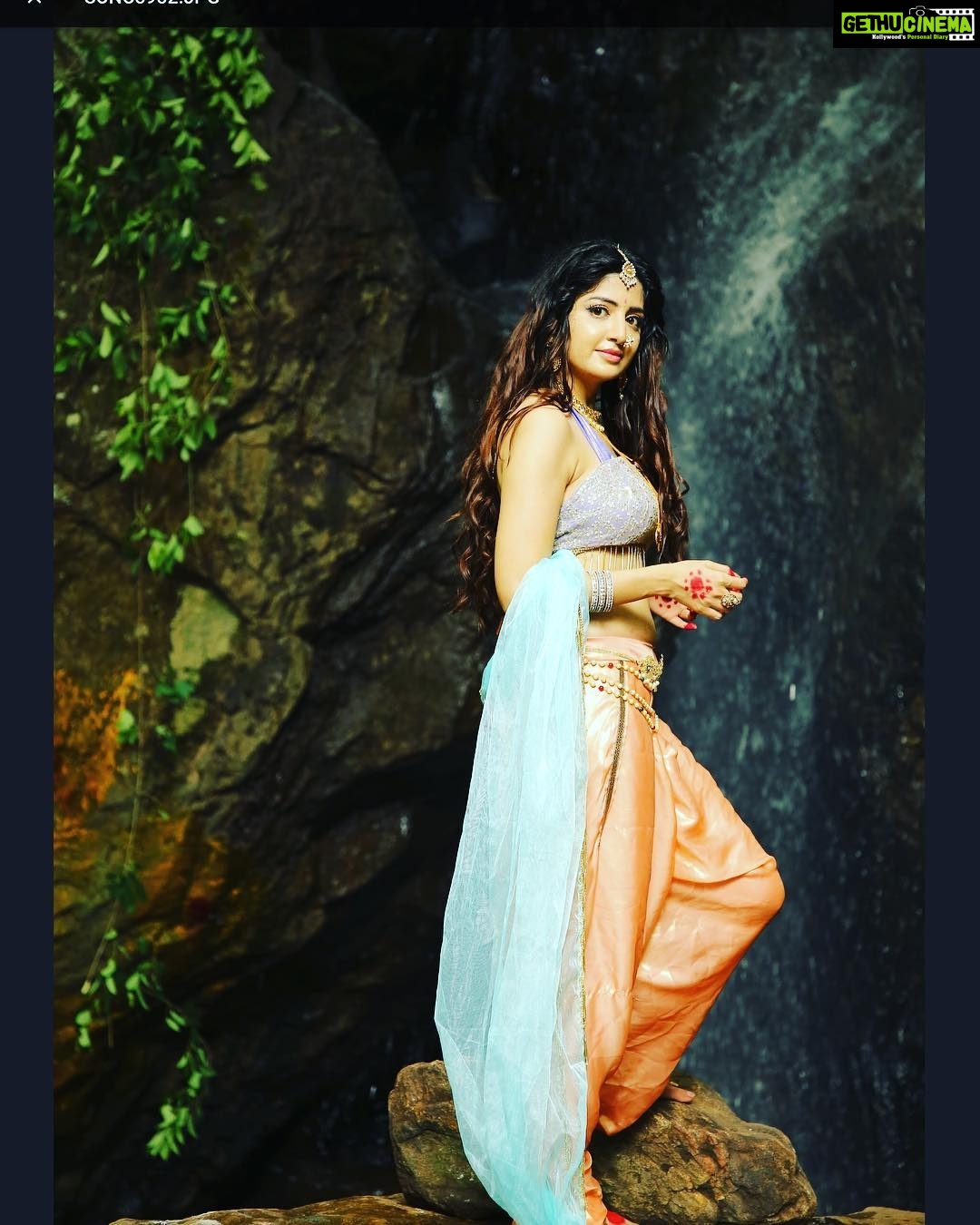 Poonam Kaur Instagram - A Queen knows how to build her empire with the same stones that were thrown at her. ππ»ππ»ππ»ππ»ππ»ππ»#poonamkaur #vindhyavati #swarnakhadgam #arkamedia #etv @satyayata #queendiaries #pkqueen