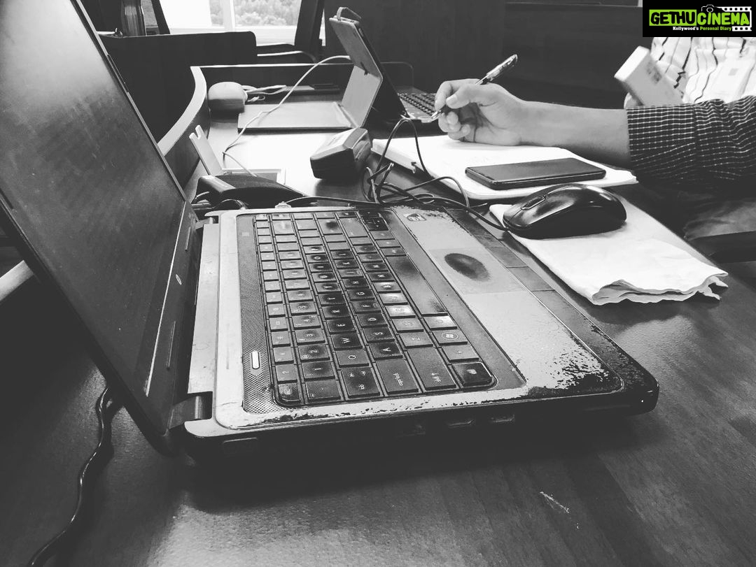 Poonam Kaur Instagram - The new world order needs to be about pens or guns ???? What brings more change ?