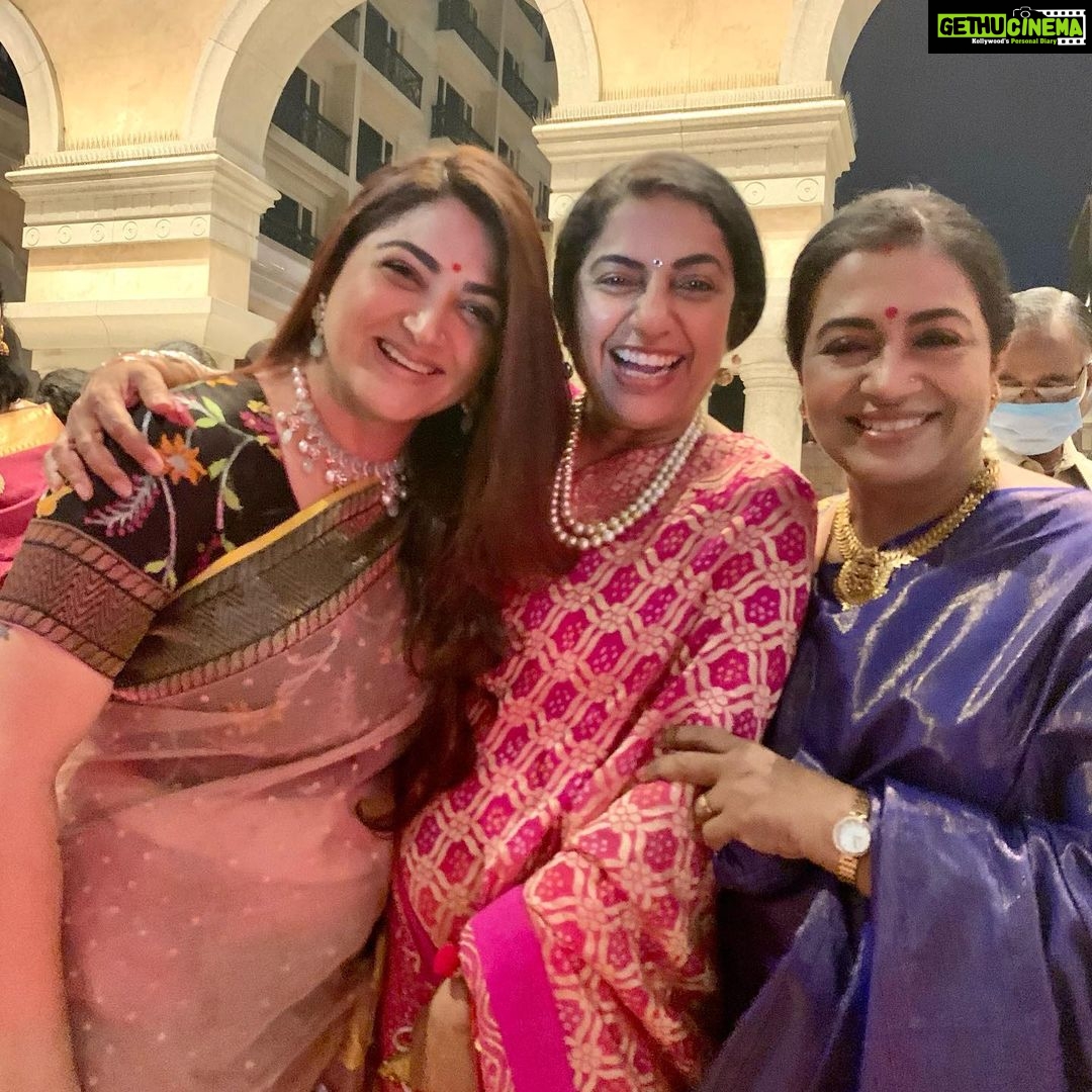 Poornima Bhagyaraj Instagram - So happy to meet my dear friends at Mariazeena’s daughter’s wedding