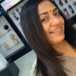 Poornima Bhagyaraj Instagram – New season new highlights for my hair and my favourite vetiver mask❤️