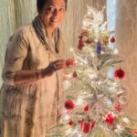 Poornima Bhagyaraj Instagram - Merry Christmas to all . Posing in front of the tree , painstakingly assembled by @kikivijay11 and team and outfit by @poornimas_store