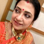 Poornima Bhagyaraj Instagram - At the siima awards yesterday at Hyderabad. Got many admiring glances for the outstanding neckpiece from @rajianand and I love this saree from @srikumaranstores1955 and my exquisite blouse from @poornimas_store and by styling advisor my dear @kikivijay11