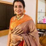 Poornima Bhagyaraj Instagram - At the siima awards yesterday at Hyderabad. Got many admiring glances for the outstanding neckpiece from @rajianand and I love this saree from @srikumaranstores1955 and my exquisite blouse from @poornimas_store and by styling advisor my dear @kikivijay11