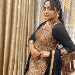Poornima Bhagyaraj Instagram - Classic for any occasion . Outfit by my team @poornima_bhagyaraj . Model @sharanyabhagyaraj