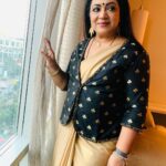 Poornima Bhagyaraj Instagram - Gold & Black theme ! Saree n jacket created by my team @poornima_bhagyaraj 💛 Accessories by @rimliboutique thank you 💛