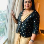 Poornima Bhagyaraj Instagram – Gold & Black theme !
Saree n jacket created by my team @poornima_bhagyaraj 💛
Accessories by @rimliboutique thank you 💛