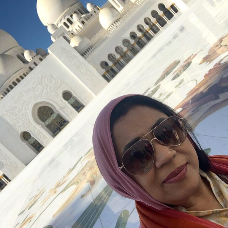 Poornima Bhagyaraj Instagram - At the sheikh zayed grand mosque, Abu Dhabi
