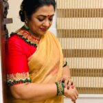 Poornima Bhagyaraj Instagram - At the grand award function..#filmfareawards2019 Thanks for the beautiful earrings @rimliboutique Blouse from my store @poornima_bhagyaraj