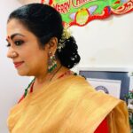 Poornima Bhagyaraj Instagram - At the grand award function..#filmfareawards2019 Thanks for the beautiful earrings @rimliboutique Blouse from my store @poornima_bhagyaraj