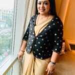Poornima Bhagyaraj Instagram – Gold & Black theme !
Saree n jacket created by my team @poornima_bhagyaraj 💛
Accessories by @rimliboutique thank you 💛