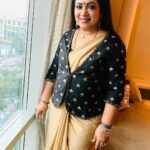 Poornima Bhagyaraj Instagram - Gold & Black theme ! Saree n jacket created by my team @poornima_bhagyaraj 💛 Accessories by @rimliboutique thank you 💛