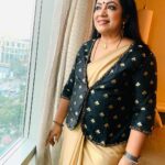 Poornima Bhagyaraj Instagram - Gold & Black theme ! Saree n jacket created by my team @poornima_bhagyaraj 💛 Accessories by @rimliboutique thank you 💛