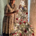 Poornima Bhagyaraj Instagram - Merry Christmas to all . Posing in front of the tree , painstakingly assembled by @kikivijay11 and team and outfit by @poornimas_store