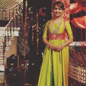 Poornitha Instagram - Do you see the halo behind my head?
Okay I'm not saying I'm enlightened n all but that shows how bright and happy my heart is to be able to wear this gorgeous gorgeous gown made by my favorite designer Siddharth from hangar_atelier and to adorn all the royal pieces of jewellery made by my friends at bcos_its_silver.
 After all this, I still need a magician behind the lens to capture the most genuine and best smiles. 
Photography genius credit goes to Steven AJ! 
But they put together these amazing amazing ensembles every week! I look a lot more excited, don't I? 
For good reason of course!! The Grand Finale of Junior Senior is tomorrow at 2pm. Hands down the most exciting episode so far.
Tune in to Zee Tamil to share my excitement and support the teams :) #JuniorSenior #GrandFinale #NoWonderTheyMadeMeLookSoGrand #ZeeTamil #EpicFinale#vsco #vscocam