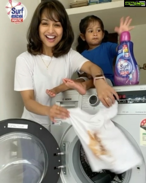 Poornitha Instagram - The majority of you who know Navya are well aware of her mischievous shenanigans! She's a feisty little thing! However, the end result was an overabundance of laundry! She gets dirt and stains on her clothes, so a single wash isn't enough! I no longer have to think about it, thanks to this bottle of wonder, the #surfexcelmaticliquid . It effortlessly eliminates even the most stubborn stains, rendering the most difficult task of the day a breeze! I will now enjoy Navya's playtime even more because I know Surf can take care of our laundry. @surfexcelmaticliquid