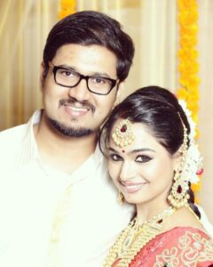 Poornitha Instagram - How is it 5 years already?! It seems like just yesterday that I got ready and came to the mandap to marry you :) Even though the wedding is such a blur to me, I can remember that one moment very clearly. The moment when I entered the mandap, you saw me all ready for the first time and gave me this smile that said, This is it! We're going to be partners forever :) You have been the perfect husband through all the ups and downs we've had and I can't imagine my life without you, Rohit :)
Here we are, in Birmingham, a place so far away from our life thus far and yet this feels perfectly like home, with you. I can't wait  to discover more and more about us for the rest of our lives and have a lot of fun with you and Navya along the way. Happiest 5th anniversary to you, my love :) #weddinganniversary #soulmate #kalyaniunfiltered #vsco #vscocam