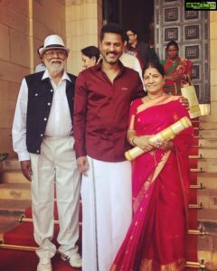 Prabhu Deva Instagram - #padmashri #gratitude #blessed #movies #awards

Stylist : @styledbychhavi