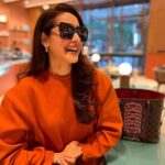 Pragya Jaiswal Instagram - To eat or not to eat 🤔🥐 #SundayMood #CheatDay 🤦🏻‍♀️
