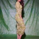 Pragya Jaiswal Instagram - Just a reminder to eat ur greens! 🥬 #WeekendMood 💚 Outfit @theiaso_official Jewellery @misho_designs Footwear @thecaistore Styled by @anshikaav Team @tanazfatima @xo_kashish @anushaaaaaa10 Photographer @kvinayak11