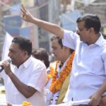 Prakash Raj Instagram – Alternative politics is the key to have a better India. Prakash Raj with Arvind Kejriwal today in Delhi doing a road show in support of #balbirsinghjakhar from west delhi constituency #delhiwithkejriwal 
#loksabha2019 #elections2019 #aap #aamaadmiparty #delhi #delhielections #prakashraj #arvindkejriwal #manishsisodia #atishi #atishimarlena #delhiwitharvindkejriwal