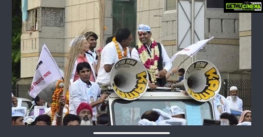 Prakash Raj Instagram - Great n meaningful day of Campaigning for @brijeshgoyalaap in Delhi .. it’s wonderful to see the warmth n support for @AamAadmiParty @ArvindKejriwal ..CITIZENS support LEADERS who deliver. More power to #citizensvoice in parliament.. JAI HIND