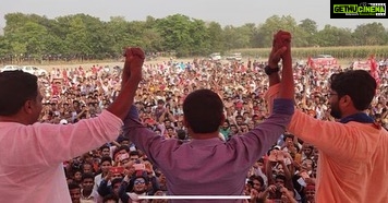 Prakash Raj Instagram - Kasabhabariyahi..Amarpur..Bachwara..Gadhpura..Last day of campaigning with @kanhaiyakumar @jigneshmevani80 @Javedakhtarjadu ..leaving #begusarai proud and happy of spending meaningful time for the COUNTRY and feeling ASSURED of empowering #citizensvoice in parliament.. JAI HIND